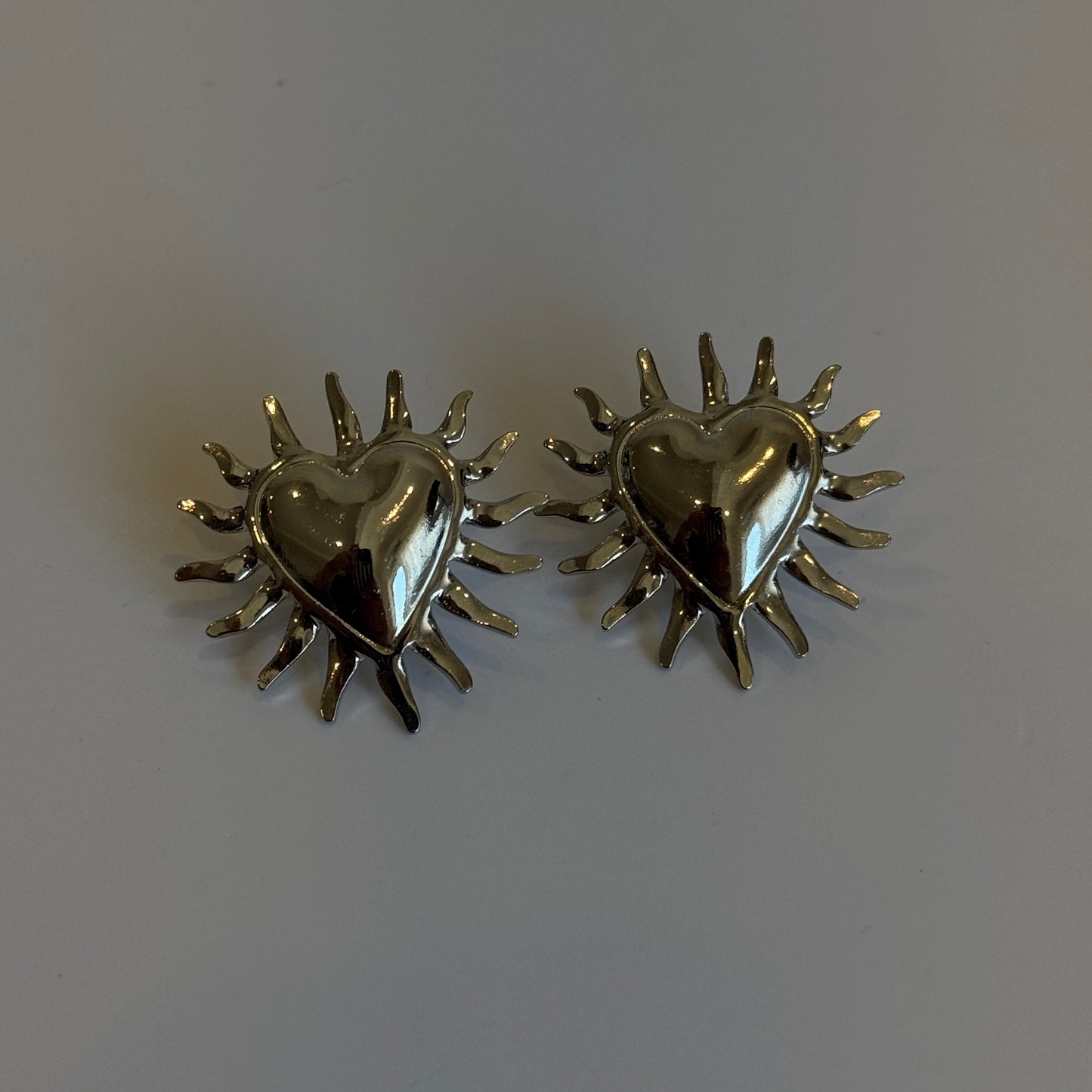 ARETES RAISA